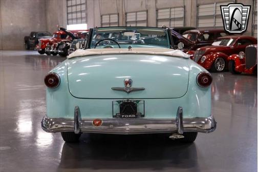 1953 Ford Crestline Sunliner