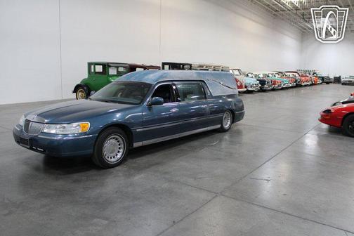 2001 Lincoln Town Car Executive