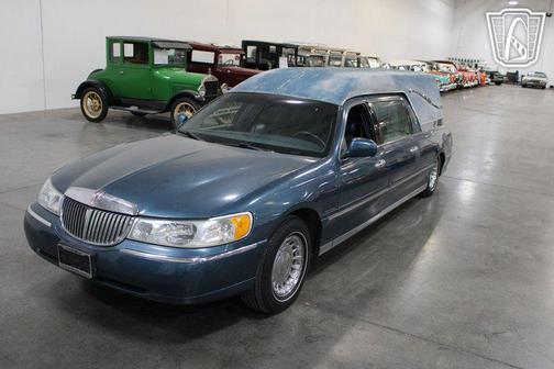 2001 Lincoln Town Car Executive