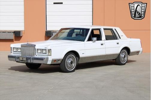 1985 Lincoln Town Car Signature
