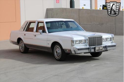 1985 Lincoln Town Car Signature