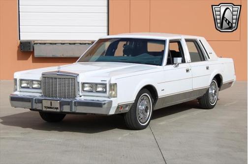 1985 Lincoln Town Car Signature