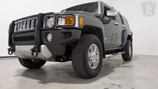 Grey 2008 Hummer H3 Base