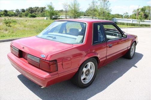 1990 Ford Mustang