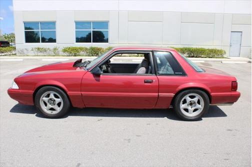 1990 Ford Mustang