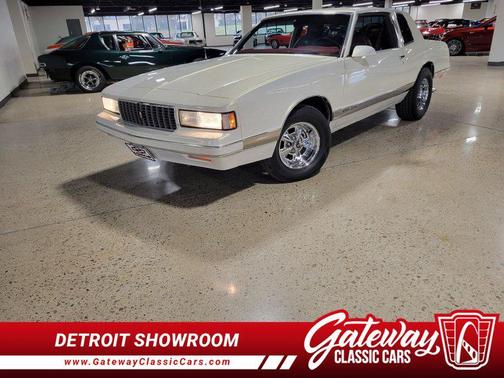 Pearl White 1987 Chevrolet Monte Carlo LS