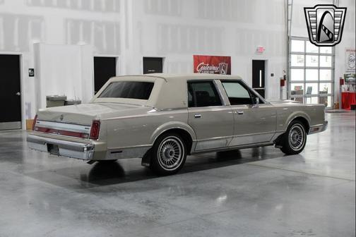 1988 Lincoln Town Car 
