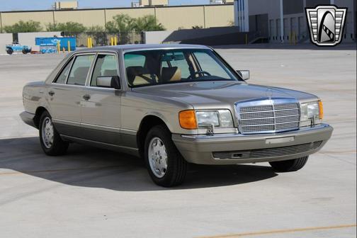 1988 Mercedes-Benz S-Class 560SEL