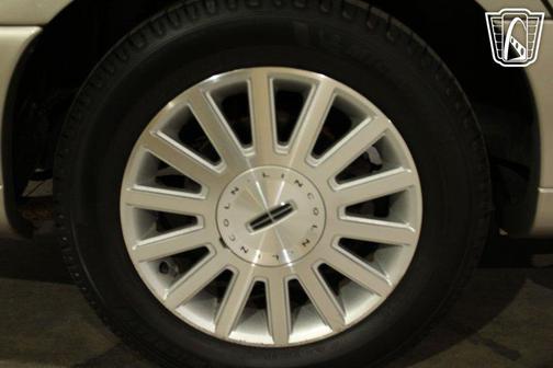 2003 Lincoln Town Car Executive