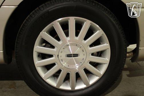 2003 Lincoln Town Car Executive