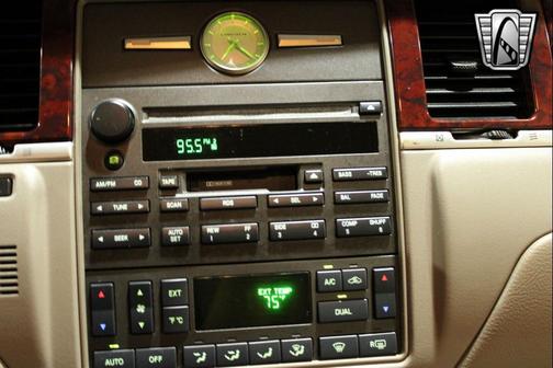 2003 Lincoln Town Car Executive