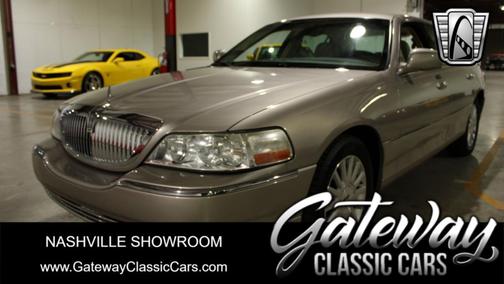 2003 Lincoln Town Car Executive