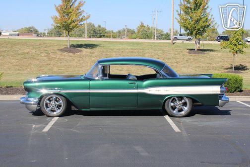 1957 Pontiac Chieftain 
