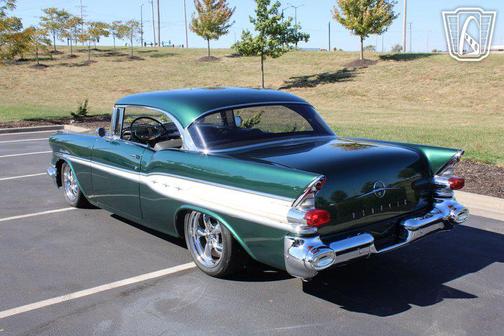 1957 Pontiac Chieftain 