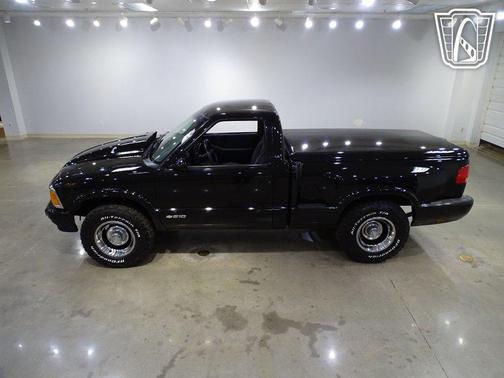 1996 Chevrolet S-10 Base