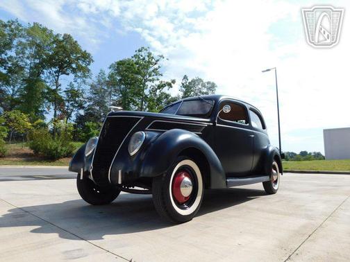 1937 Ford Tudor 