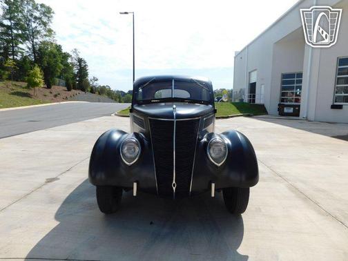 1937 Ford Tudor 