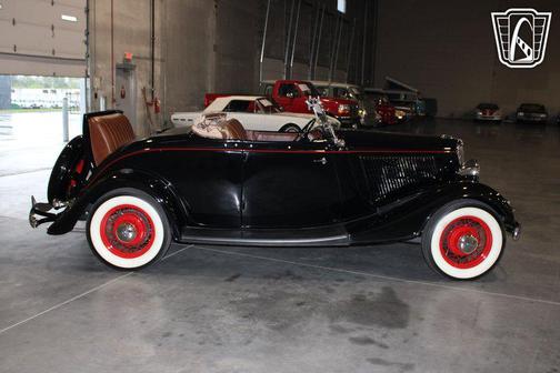 1934 Ford Deluxe Base