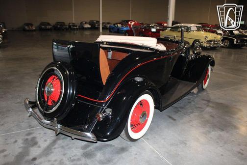 1934 Ford Deluxe Base