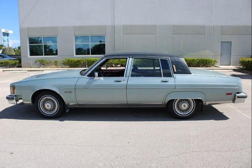 1982 Oldsmobile 98 Base