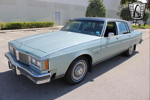 1982 Oldsmobile 98 Base