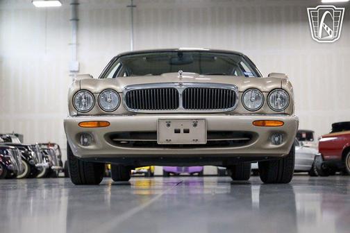 2001 Jaguar XJ8 L