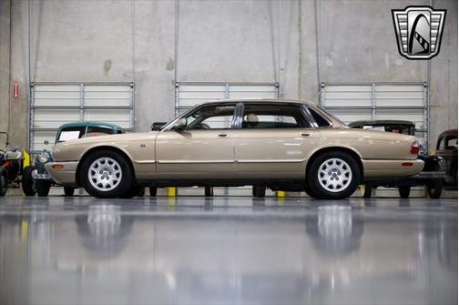 2001 Jaguar XJ8 L