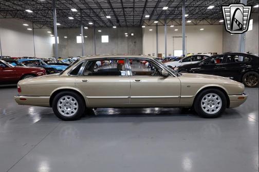 2001 Jaguar XJ8 L