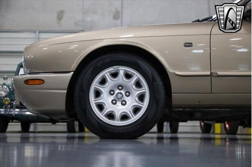 2001 Jaguar XJ8 L