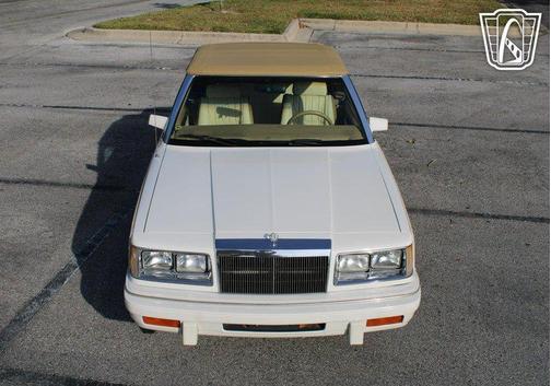 White 1986 Chrysler LeBaron Markcross