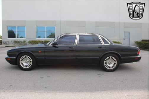 1997 Jaguar XJ Base