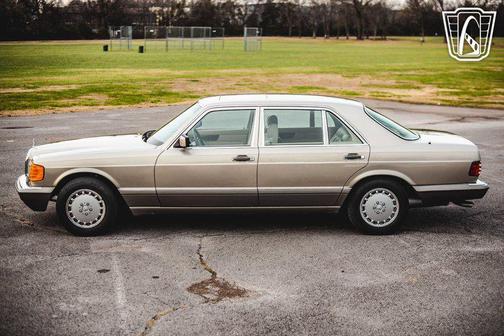 1987 Mercedes-Benz S-Class 
