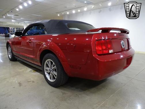 2005 Ford Mustang Base