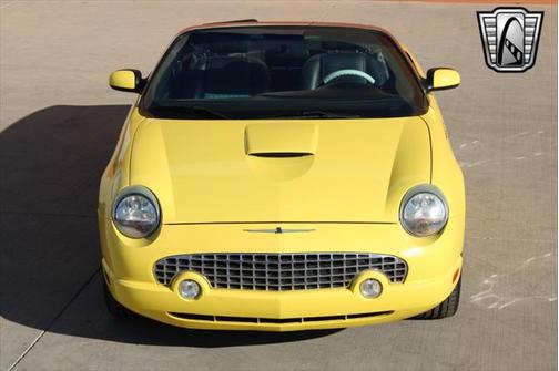 2004 Ford Thunderbird Base