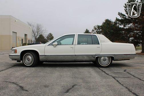 1993 Cadillac Fleetwood Standard