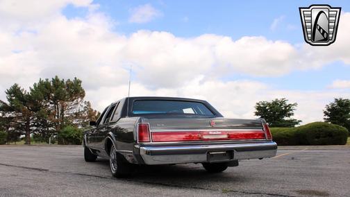 1986 Lincoln Town Car 