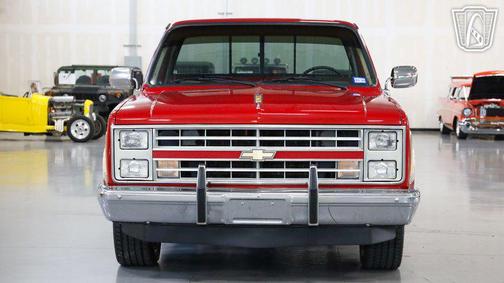 Red/Tan 1987 Chevrolet R10