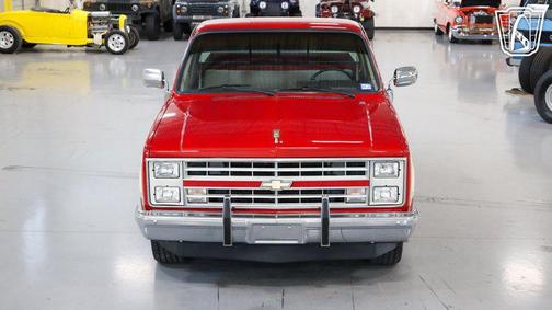 Red/Tan 1987 Chevrolet R10