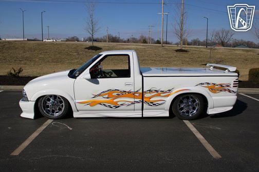 2000 Chevrolet S-10 Base
