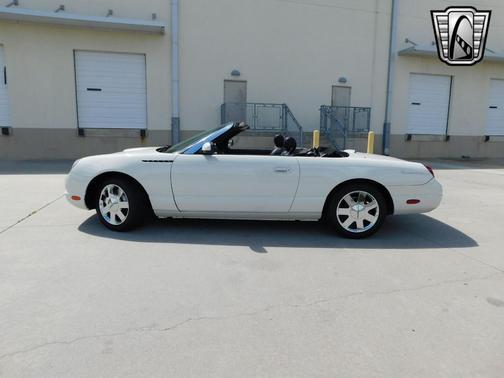 2002 Ford Thunderbird Base