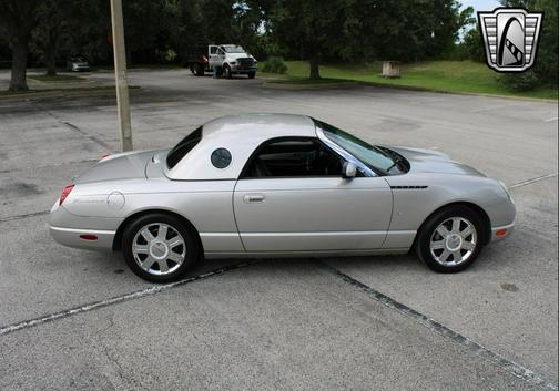 2004 Ford Thunderbird Base