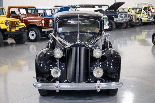 1938 Packard Super Eight 