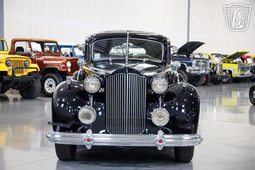 1938 Packard Super Eight 