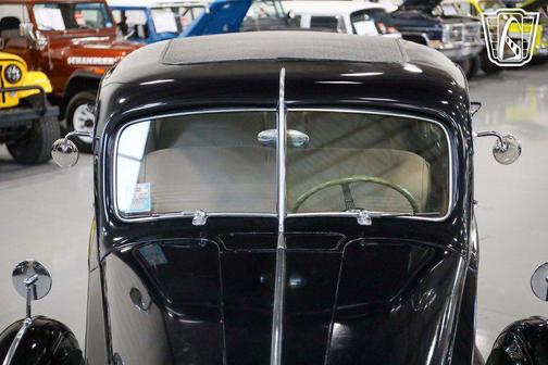 1938 Packard Super Eight 