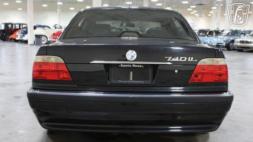 BLACK 2001 BMW 740