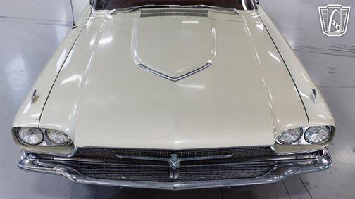 Sauterne Gold 1966 Ford Thunderbird Base