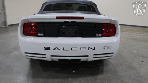 Performance White Clearcoat 2005 Ford Mustang GT