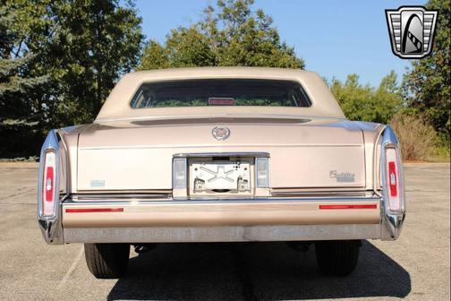 1992 Cadillac Brougham Standard