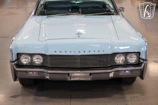 1966 Lincoln Continental 