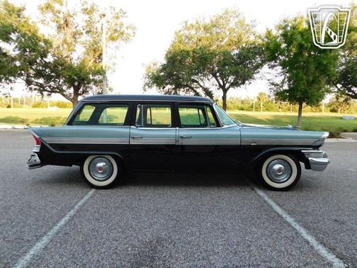 1957 Packard Clipper 
